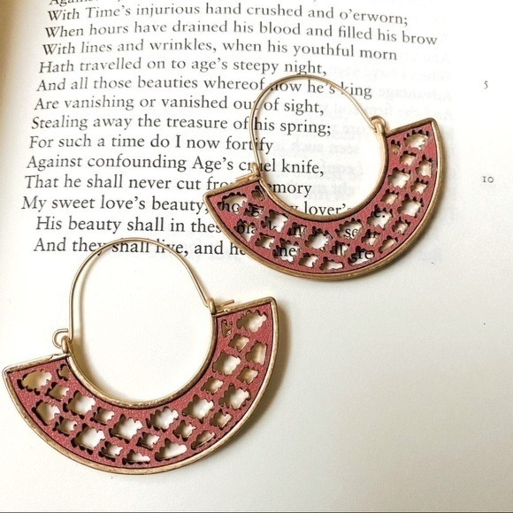 Coral leather laser cut‎ over matt gold earrings